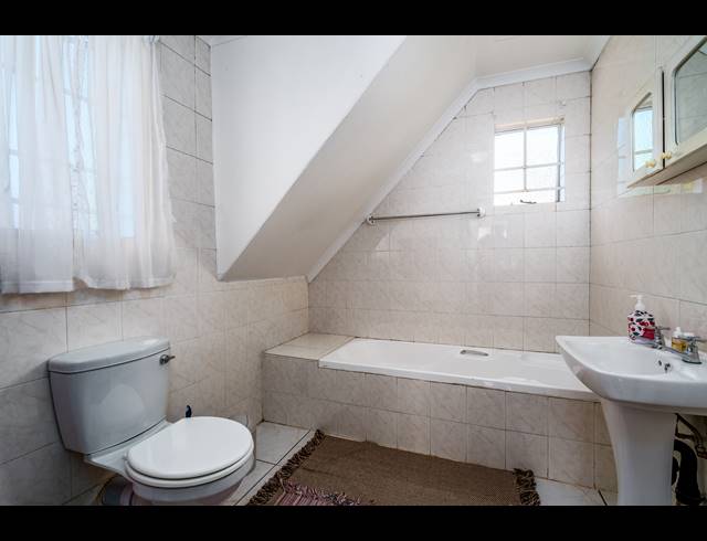 4 BEDROOM TOWNHOUSE FOR SALE IN BROMHOF